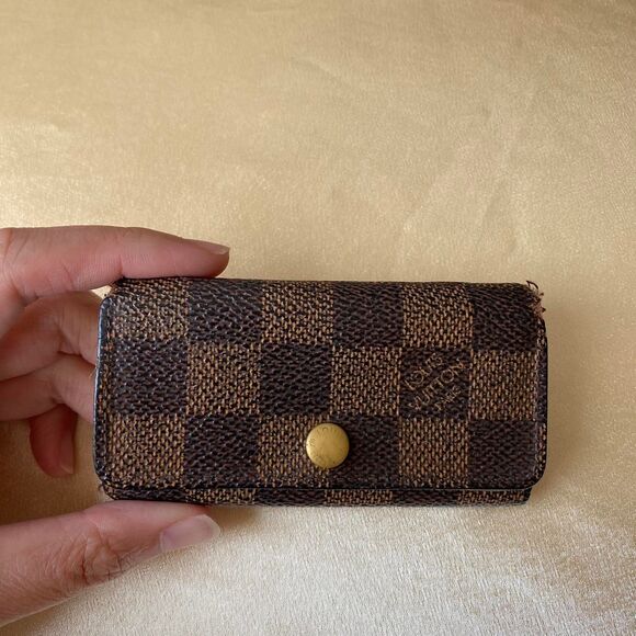 Authentic Louis Vuitton Key Holder - Picture 1 of 7